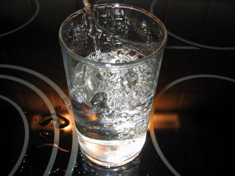 File:GlassOfWater.jpg